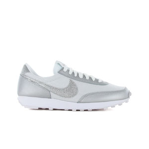 WMNS NIKE DBREAK